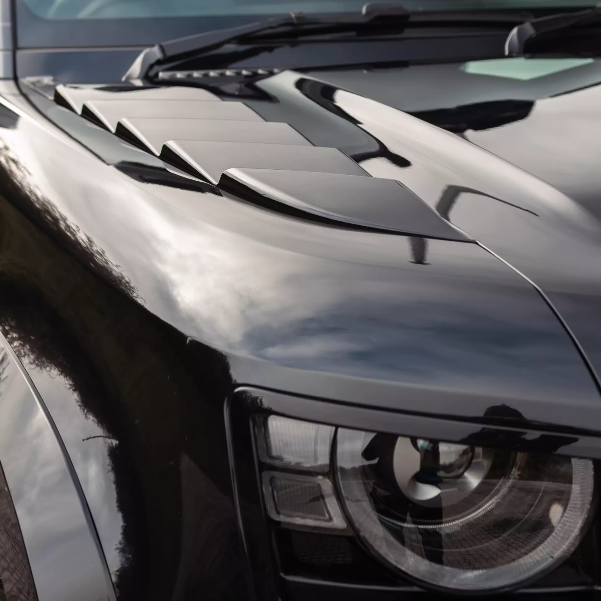 Defender Shark Bonnet Vents